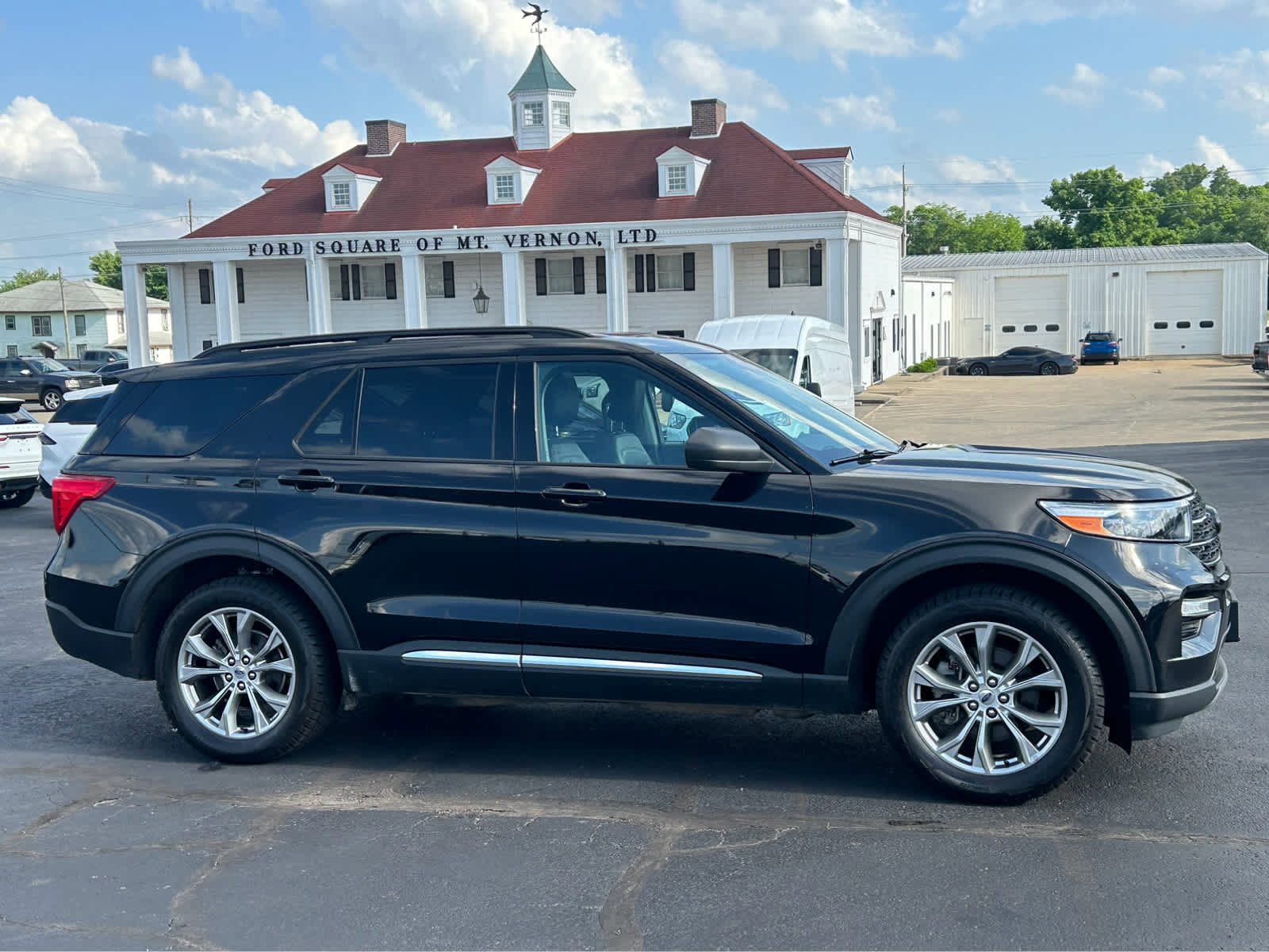 Certified 2023 Ford Explorer XLT image 4