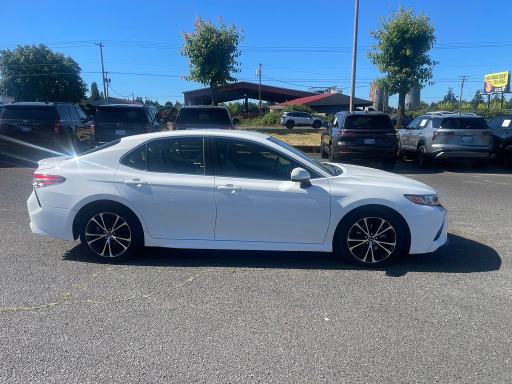 Used 2018 Toyota Camry SE FWD image 4