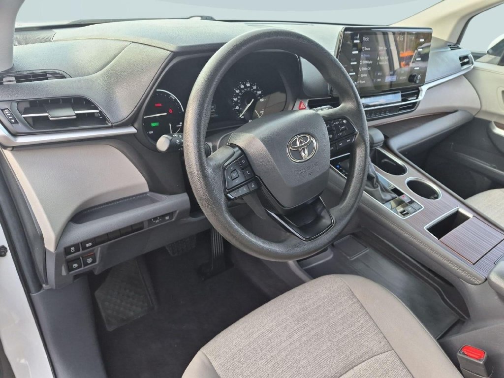 Used 2024 Toyota Sienna LE AWD/4WD image 13