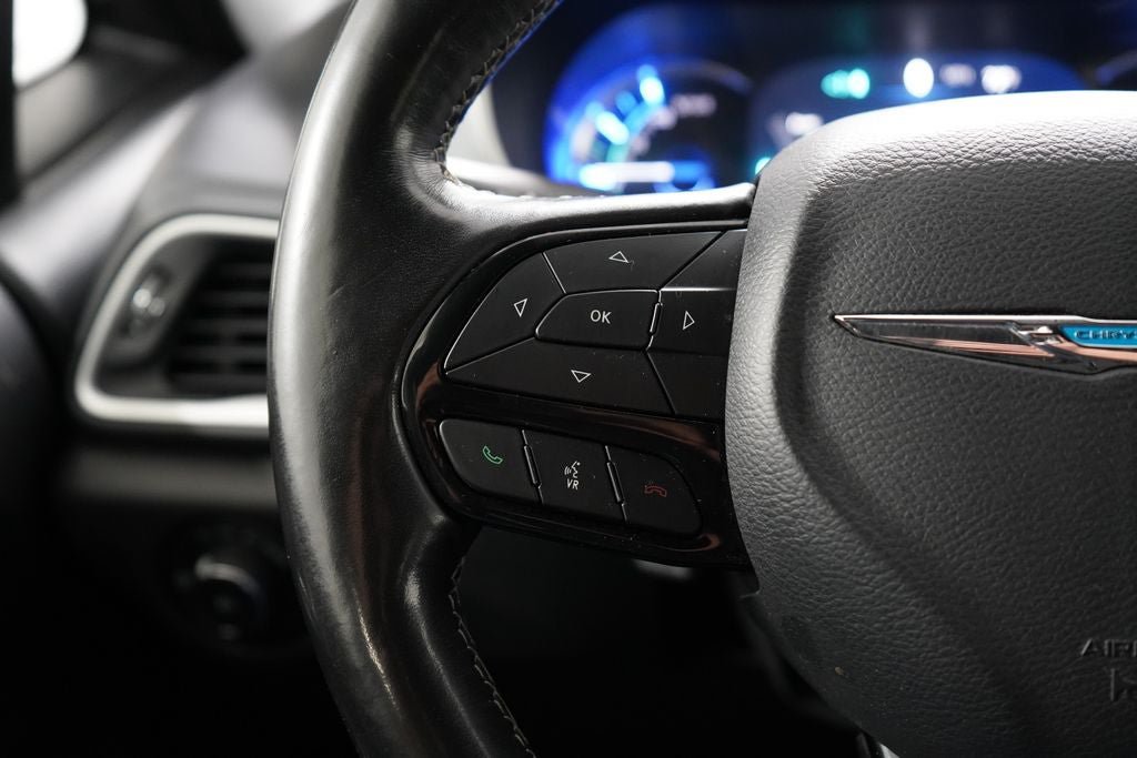 Used 2020 Chrysler Pacifica Touring-L w/ S Appearance Package FWD image 15