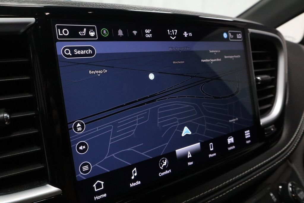 Used 2025 Chrysler Pacifica Limited FWD image 2