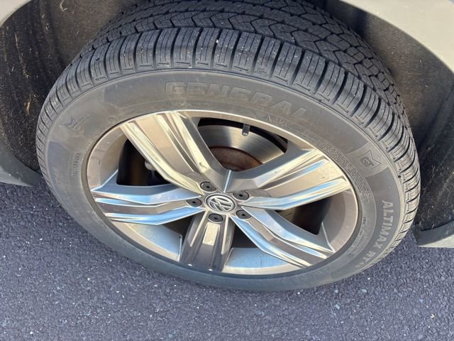 Used 2021 Volkswagen Tiguan SEL AWD/4WD image 36