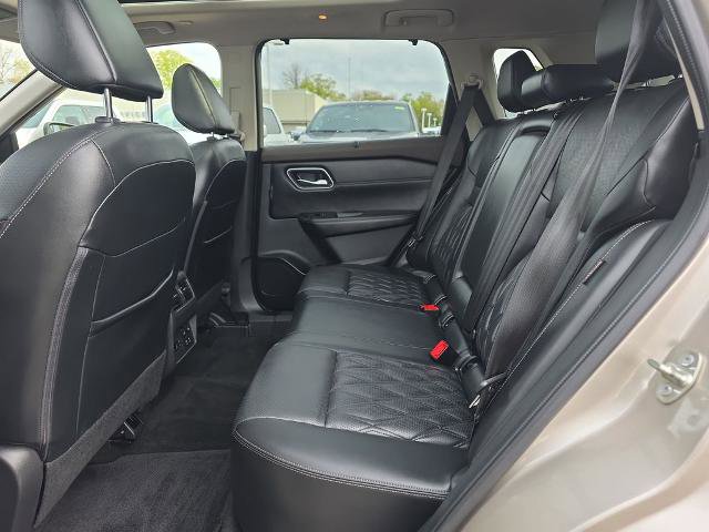 Used 2023 Nissan Rogue Platinum w/ Platinum Premium Package AWD/4WD image 17