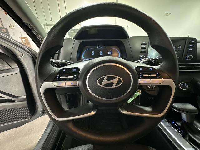 Used 2026 Hyundai Elantra SE FWD image 15