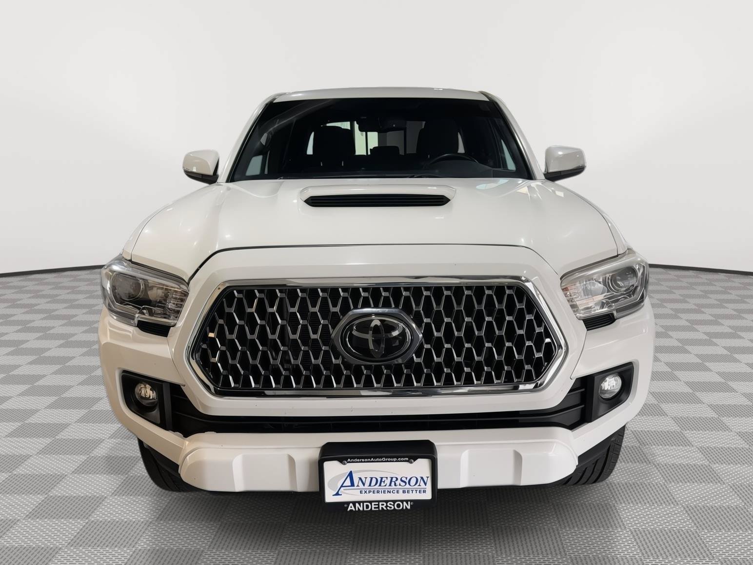 Used 2019 Toyota Tacoma TRD Sport AWD/4WD image 4