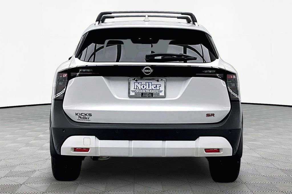 Used 2025 Nissan Kicks SR FWD image 3