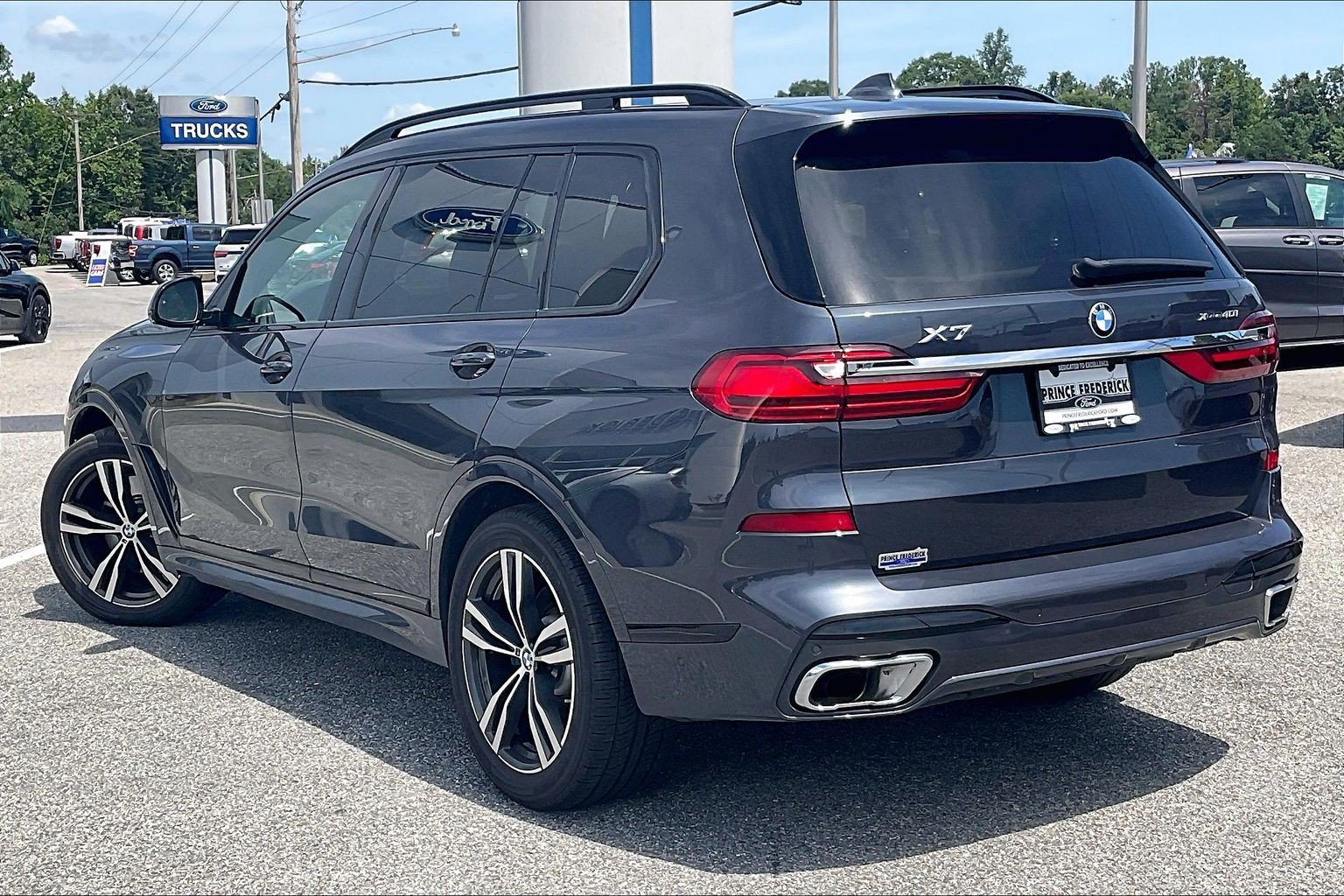 Used 2022 BMW X7 xDrive40i w/ M Sport Package AWD/4WD image 11