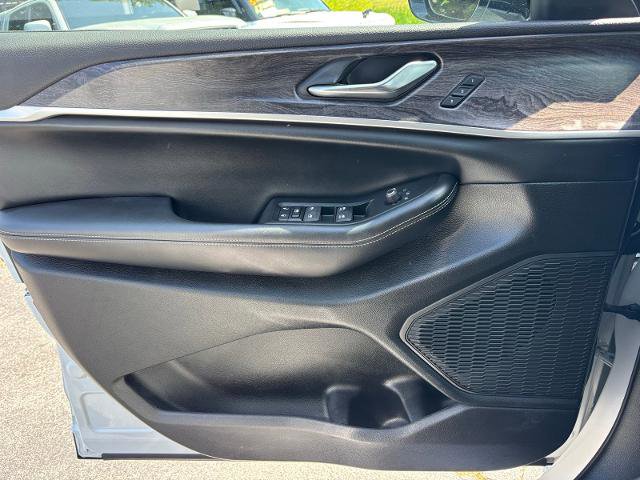 Used 2024 Jeep Grand Cherokee L Limited AWD/4WD image 19