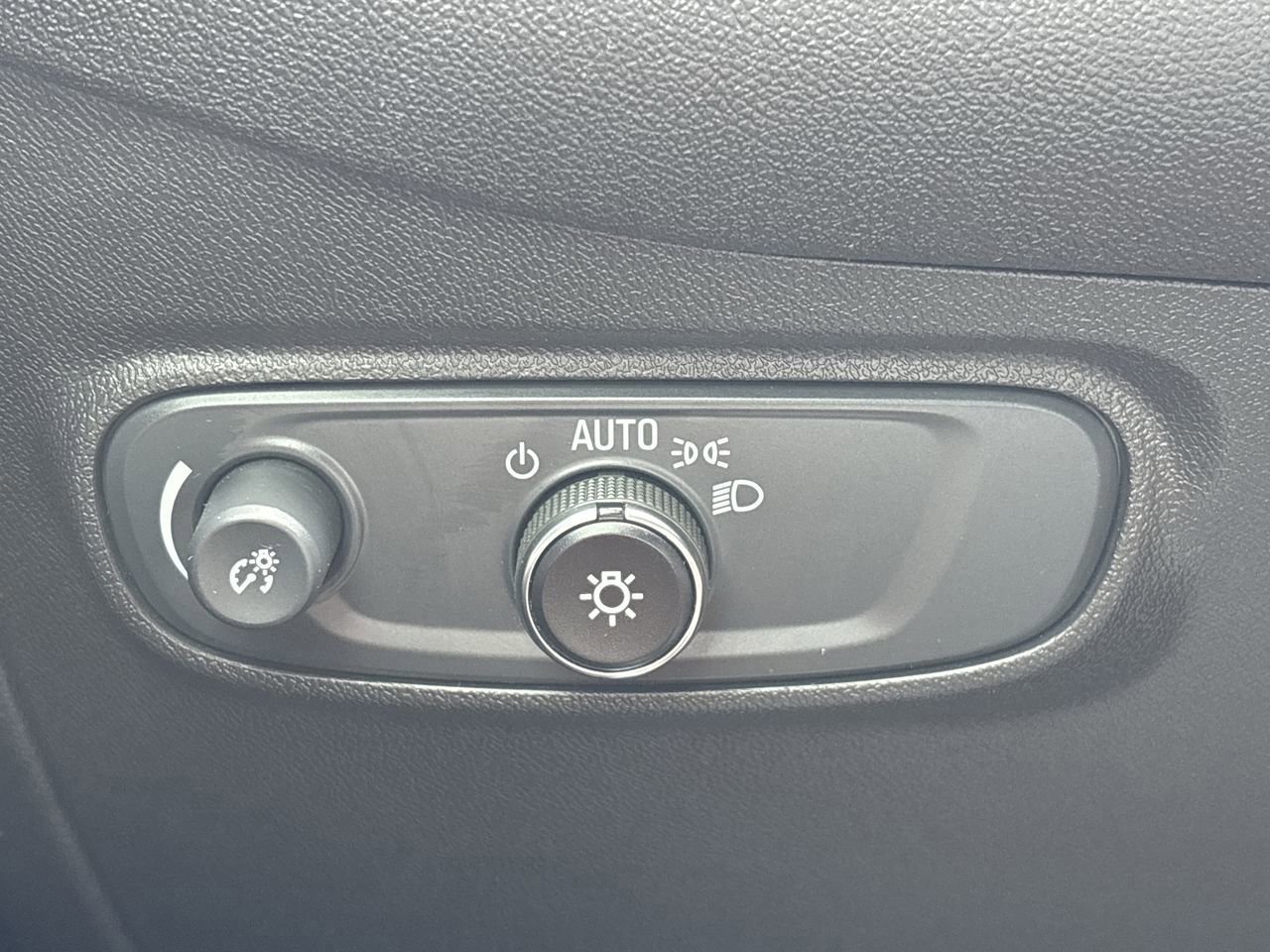 Used 2024 Chevrolet Equinox LS w/ LS Convenience Package image 29