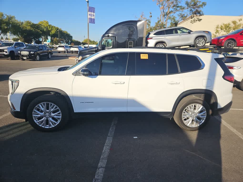 Used 2025 GMC Acadia Elevation w/ Elevation Premium Package FWD image 4