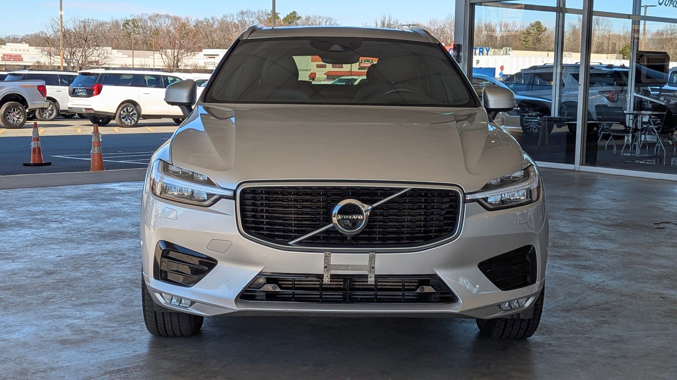 Used 2018 Volvo XC60 T6 R-Design w/ Convenience Package image 8