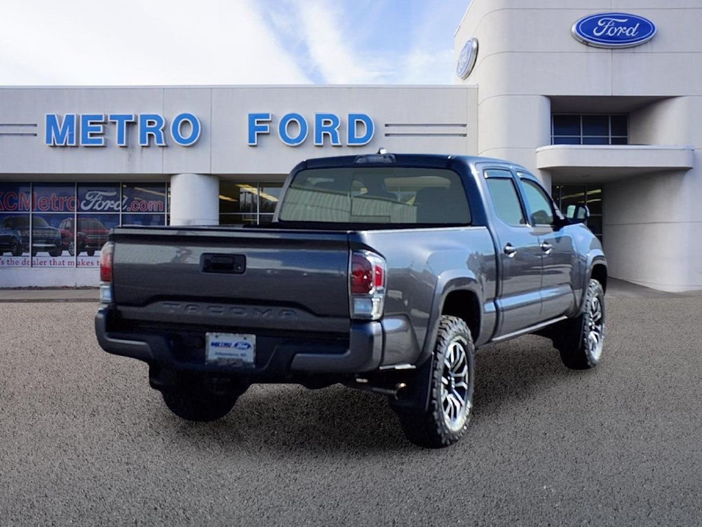 Used 2022 Toyota Tacoma TRD Sport AWD/4WD image 3