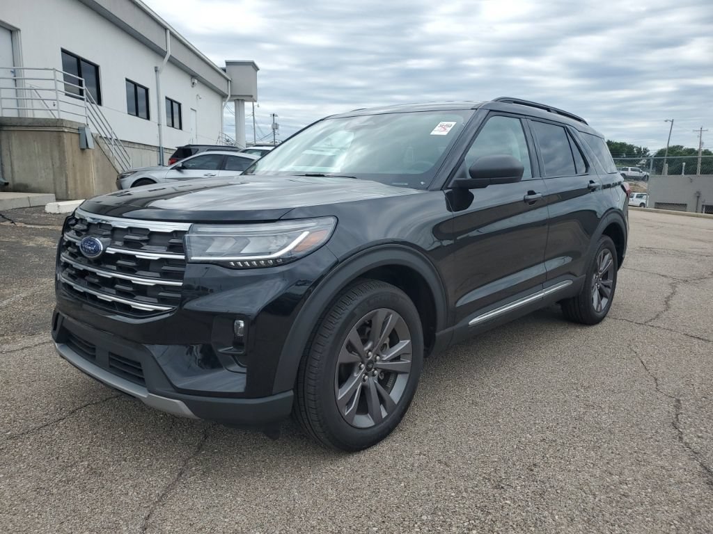 Certified 2025 Ford Explorer Active w/ Active Comfort Package AWD/4WD image 1