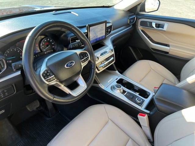 Certified 2022 Ford Explorer XLT w/ Equipment Group 202A image 18