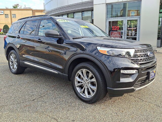 Certified 2024 Ford Explorer XLT w/ Equipment Group 202A AWD/4WD image 2