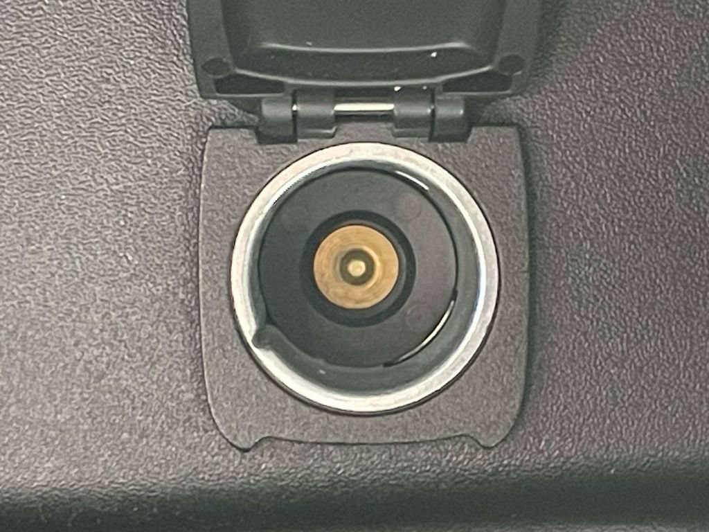 Used 2018 Chevrolet Equinox Premier FWD image 23