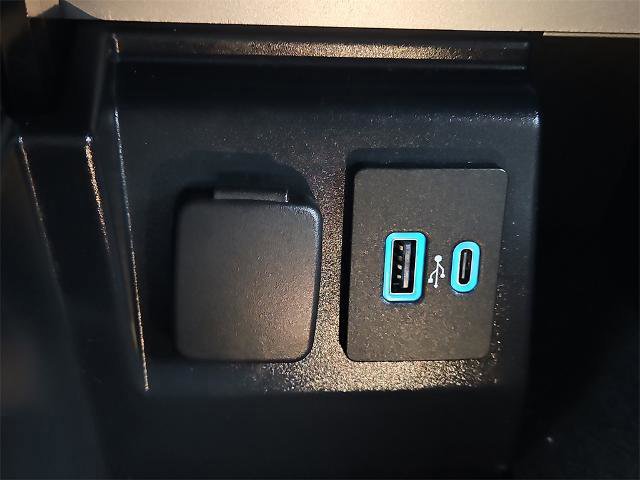 Certified 2022 Ford Explorer XLT w/ Equipment Group 202A image 16