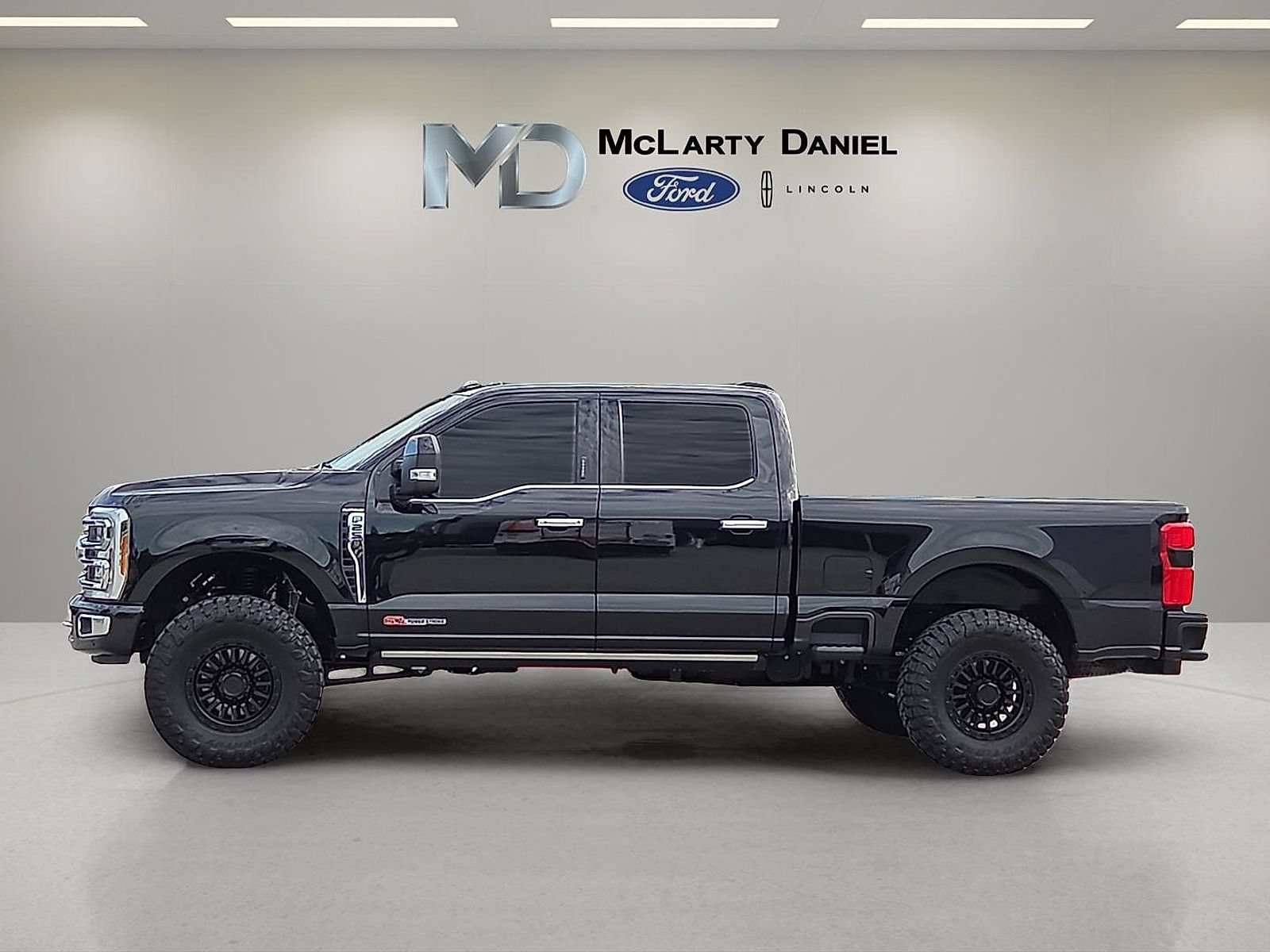 Certified 2023 Ford F250 Platinum AWD/4WD image 3