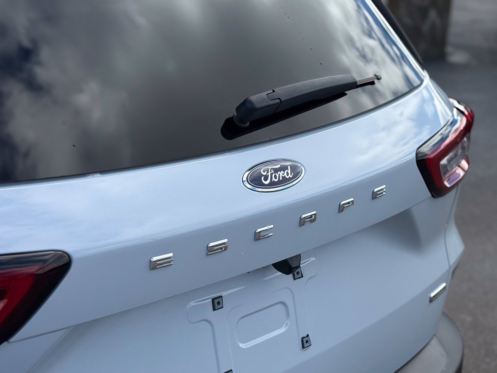 Certified 2026 Ford Escape SE w/ Class II Trailer Tow Package FWD image 34