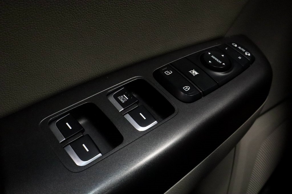 Used 2020 Kia Sportage S image 25