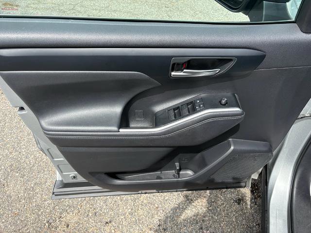 Used 2020 Toyota Highlander XLE AWD/4WD image 9