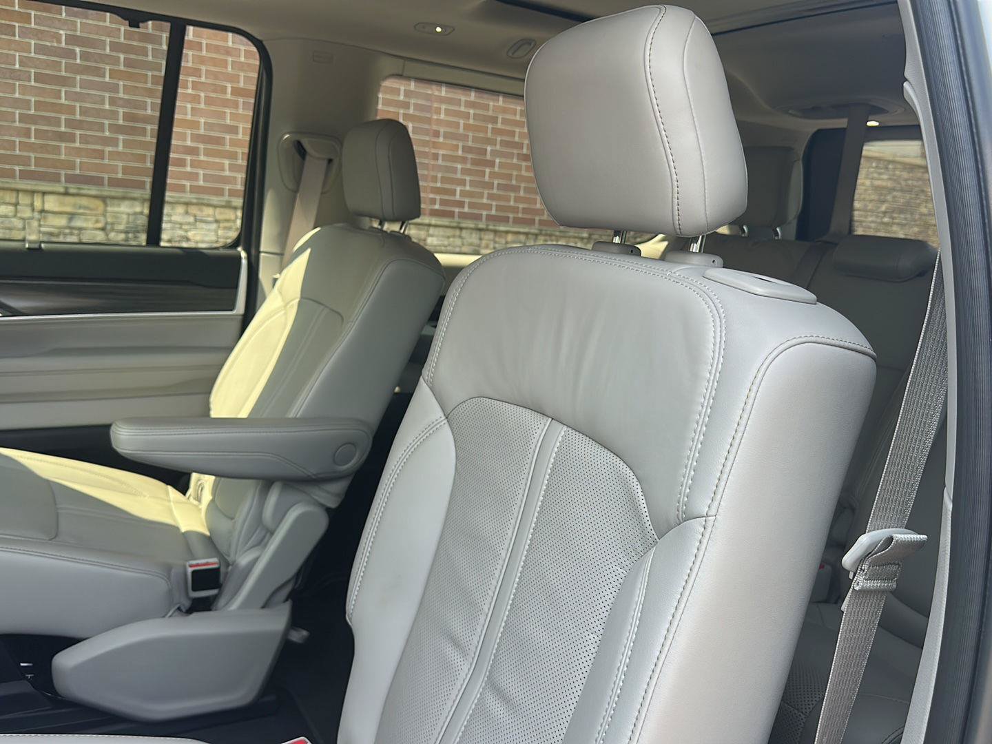 Used 2023 Jeep Wagoneer Series III w/ Premium Group I AWD/4WD image 25