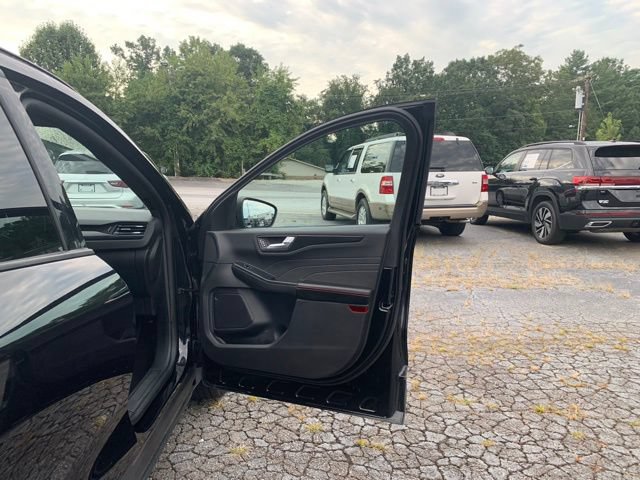 Certified 2025 Ford Escape ST-Line Select AWD/4WD image 14