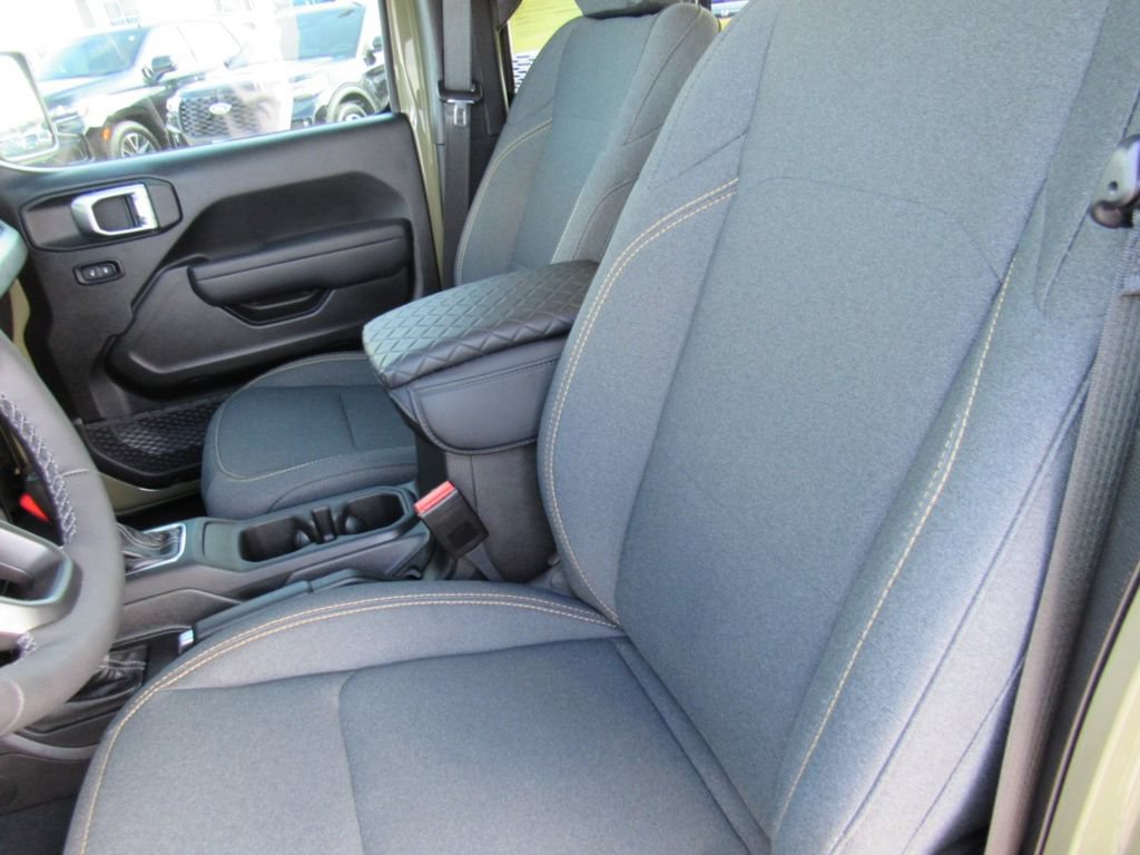 Used 2025 Jeep Wrangler Unlimited Sport AWD/4WD image 15