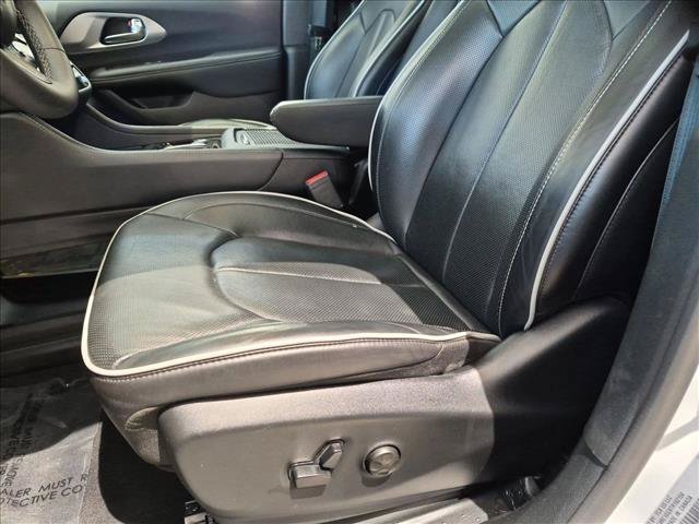 Used 2026 Chrysler Pacifica Limited w/ S Appearance Package FWD image 17