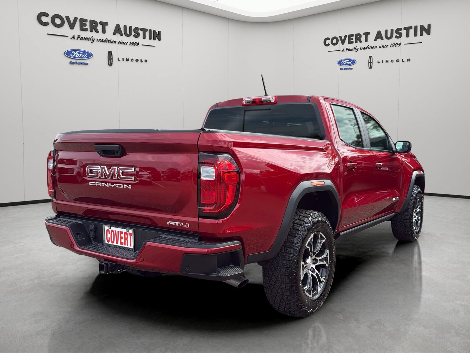 Used 2024 GMC Canyon AT4 w/ AT4 Premium Package AWD/4WD image 5