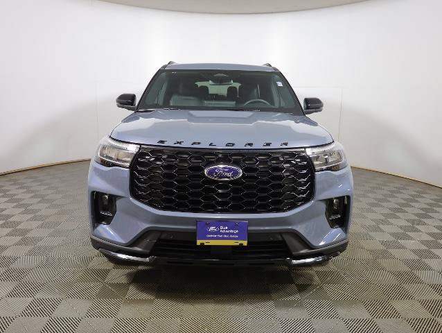 Certified 2025 Ford Explorer ST-Line w/ Premium Package AWD/4WD image 3