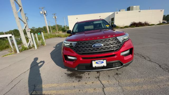 Certified 2023 Ford Explorer XLT w/ Equipment Group 202A AWD/4WD image 3