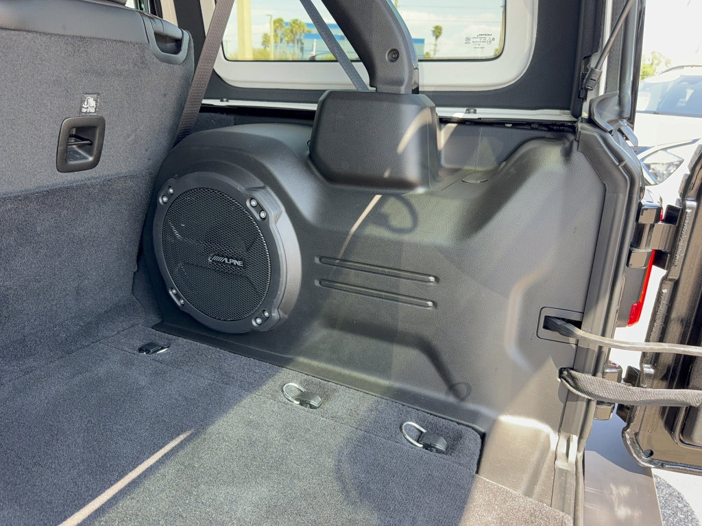 Used 2024 Jeep Wrangler Sahara w/ Technology Group image 9