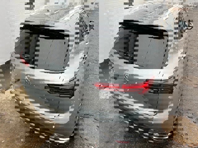 Used 2023 Buick Envision Essence image 3