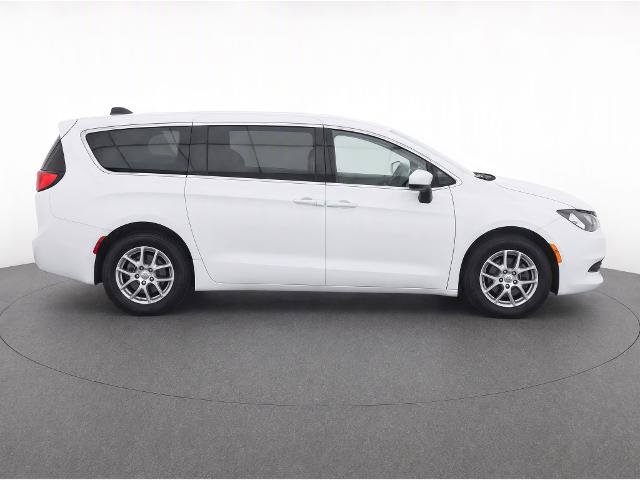 Used 2023 Chrysler Voyager LX FWD image 5