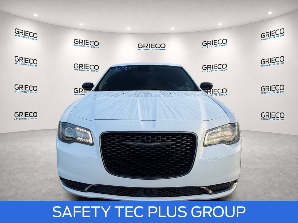 Used 2023 Chrysler 300 Touring w/ Safetytec Plus Group RWD image 2
