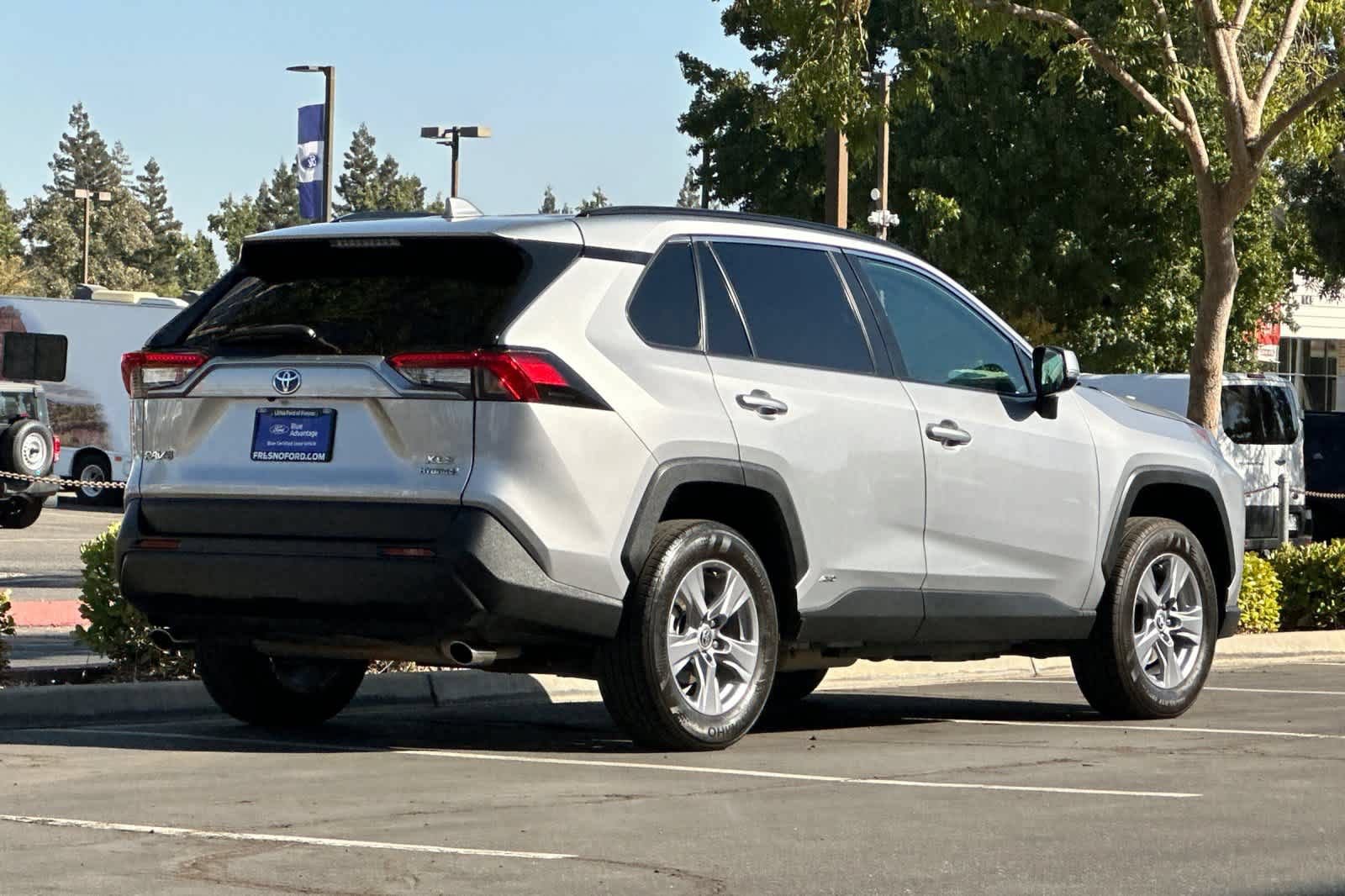 Used 2022 Toyota RAV4 XLE w/ Convenience Package AWD/4WD image 2