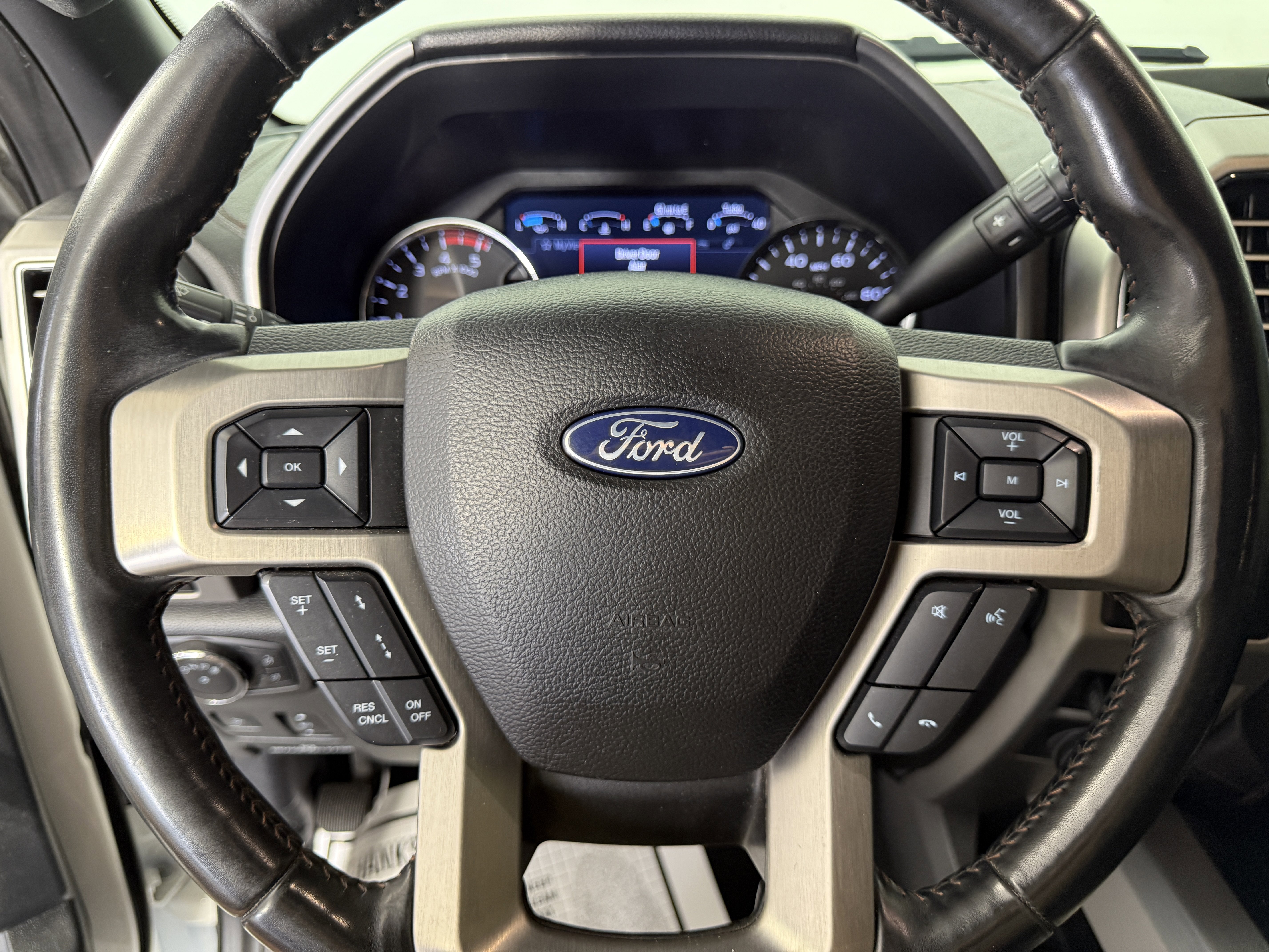 Certified 2020 Ford F250 Platinum w/ FX4 Off-Road Package image 29