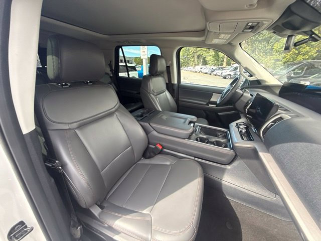 Certified 2025 Ford Expedition Active AWD/4WD image 12