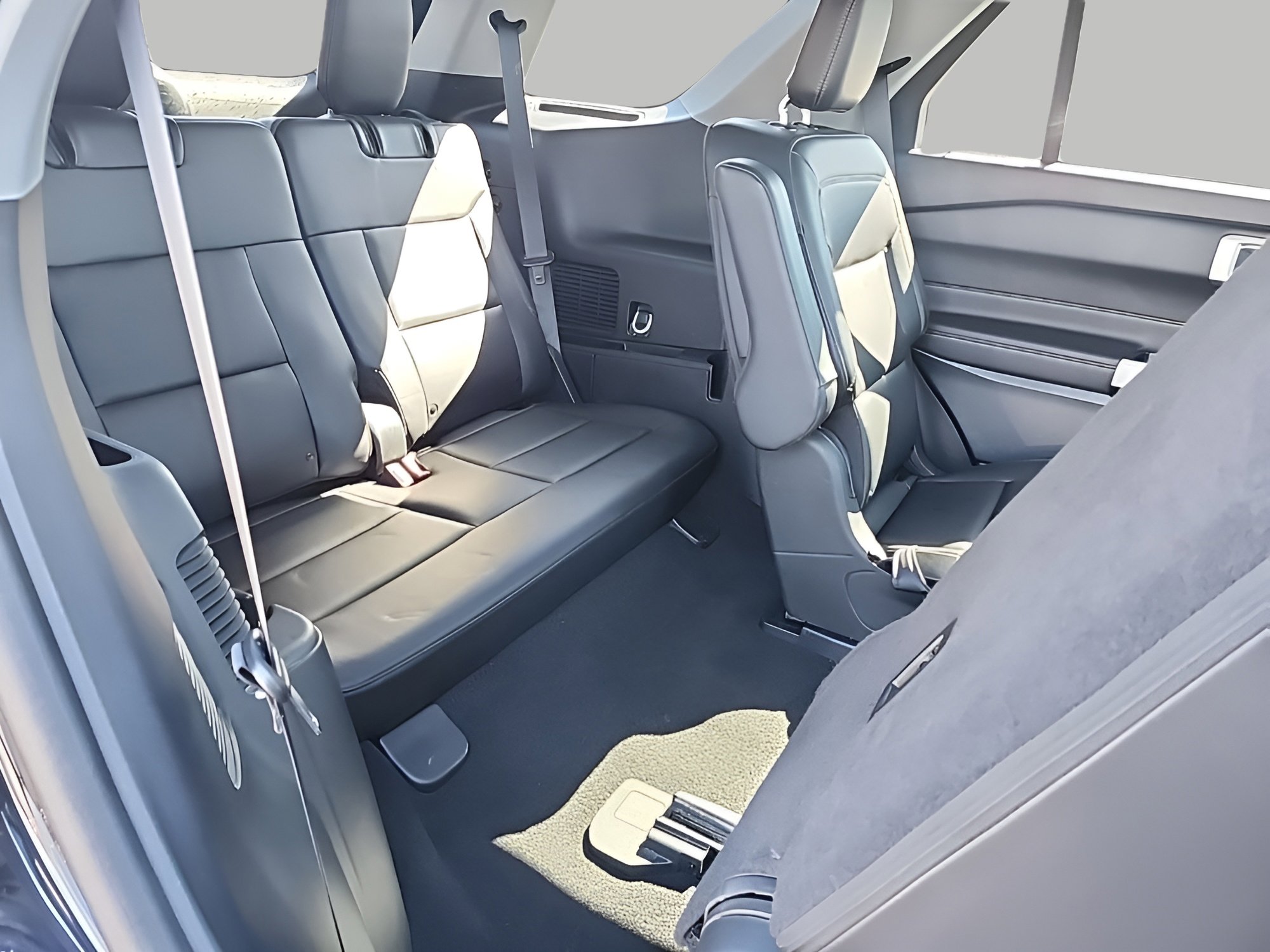 Certified 2023 Ford Explorer XLT w/ Equipment Group 202A image 10