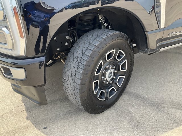 Certified 2024 Ford F350 Platinum w/ FX4 Off-Road Package AWD/4WD image 28
