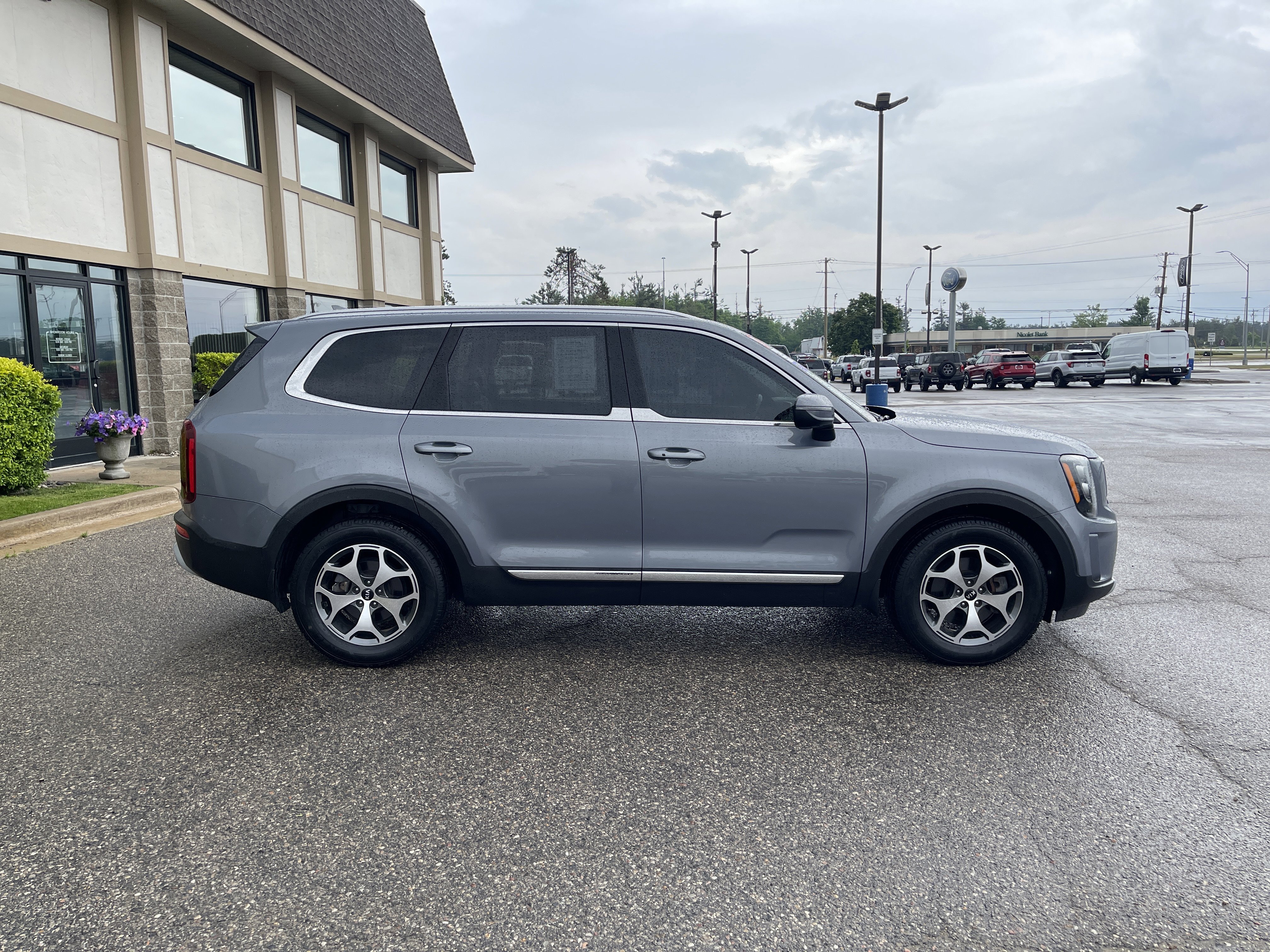 Used 2021 Kia Telluride EX AWD/4WD image 2