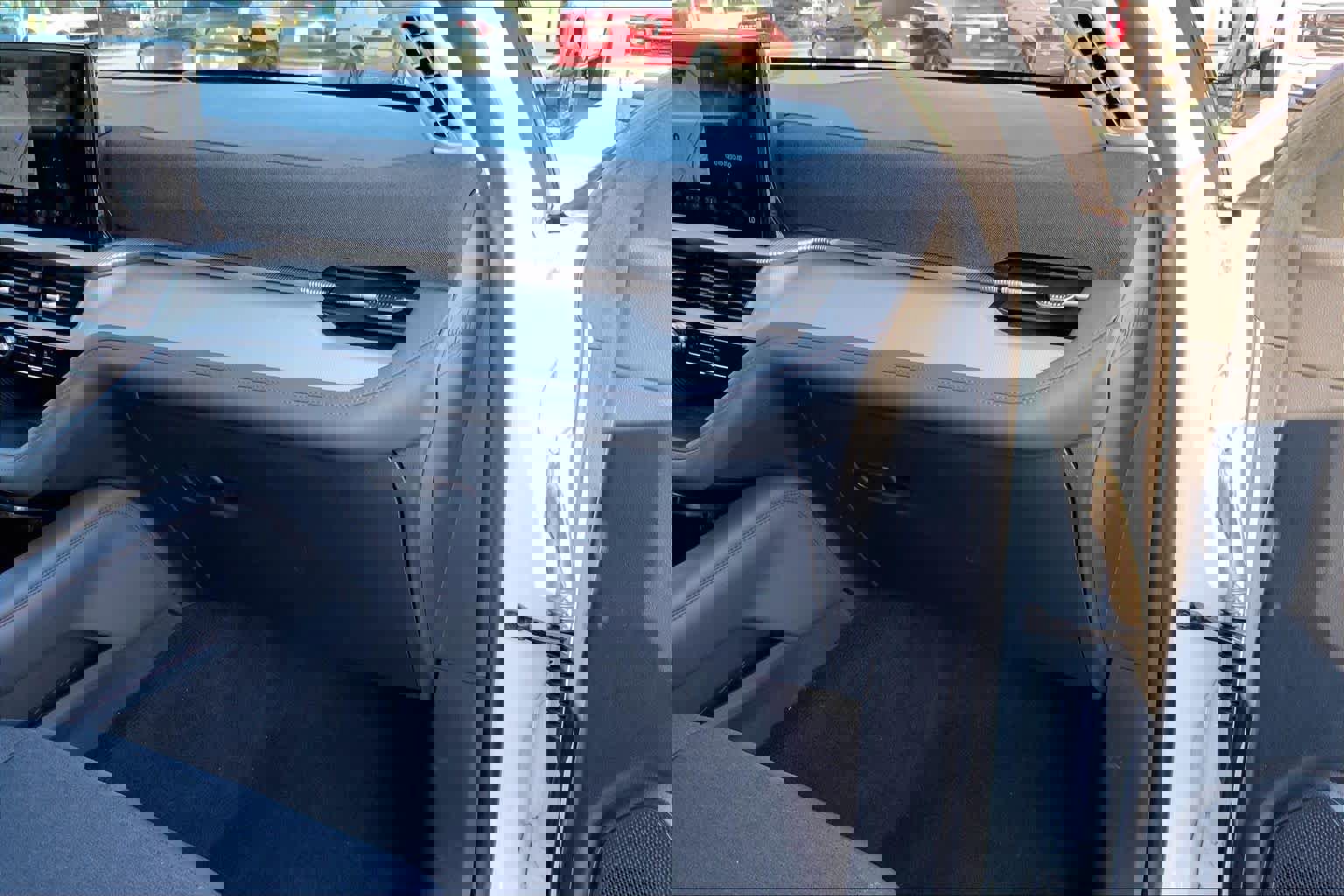 Certified 2025 Ford Explorer Active image 18