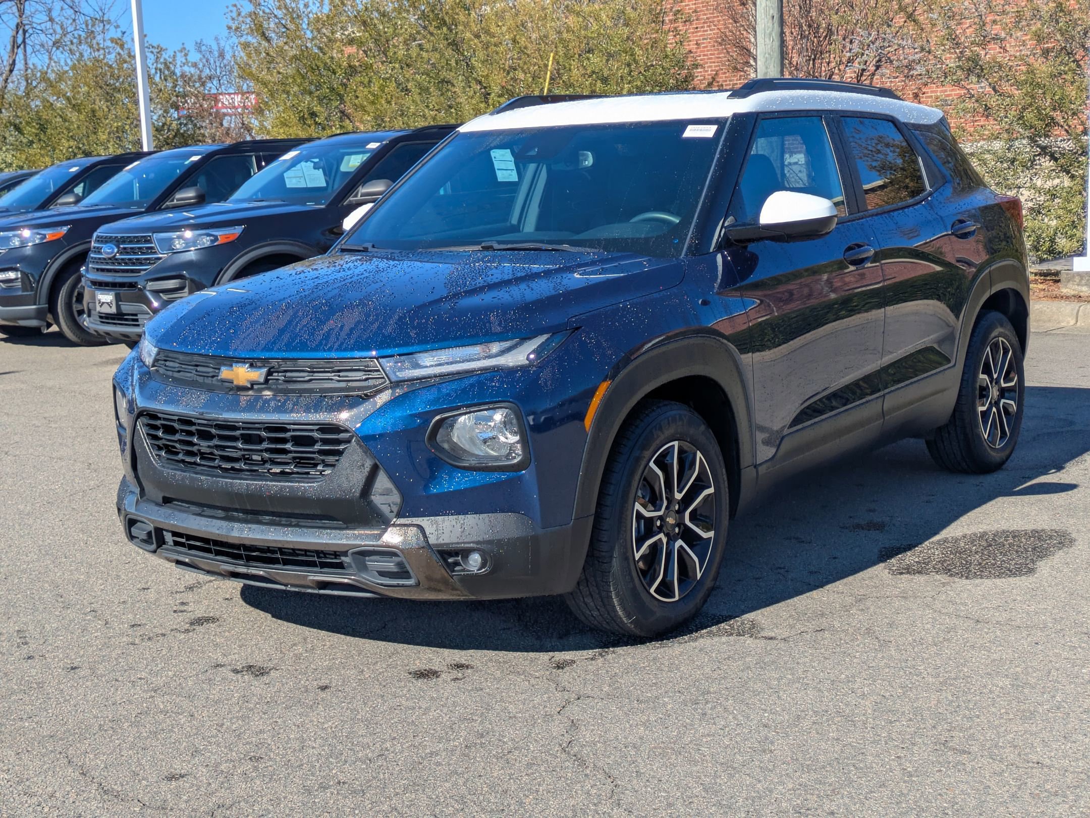 Used 2023 Chevrolet TrailBlazer ACTIV w/ Sun and Liftgate Package image 2