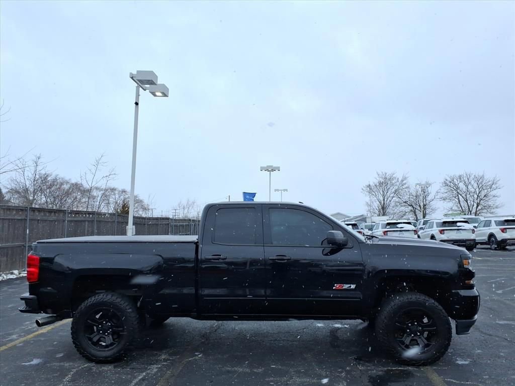 Used 2017 Chevrolet Silverado 1500 LT w/ Midnight Edition image 6
