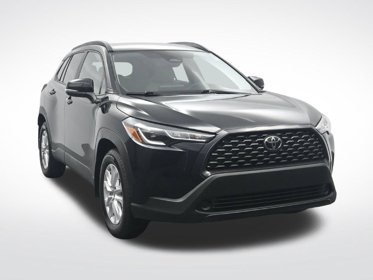 Used 2025 Toyota Corolla Cross LE FWD image 3