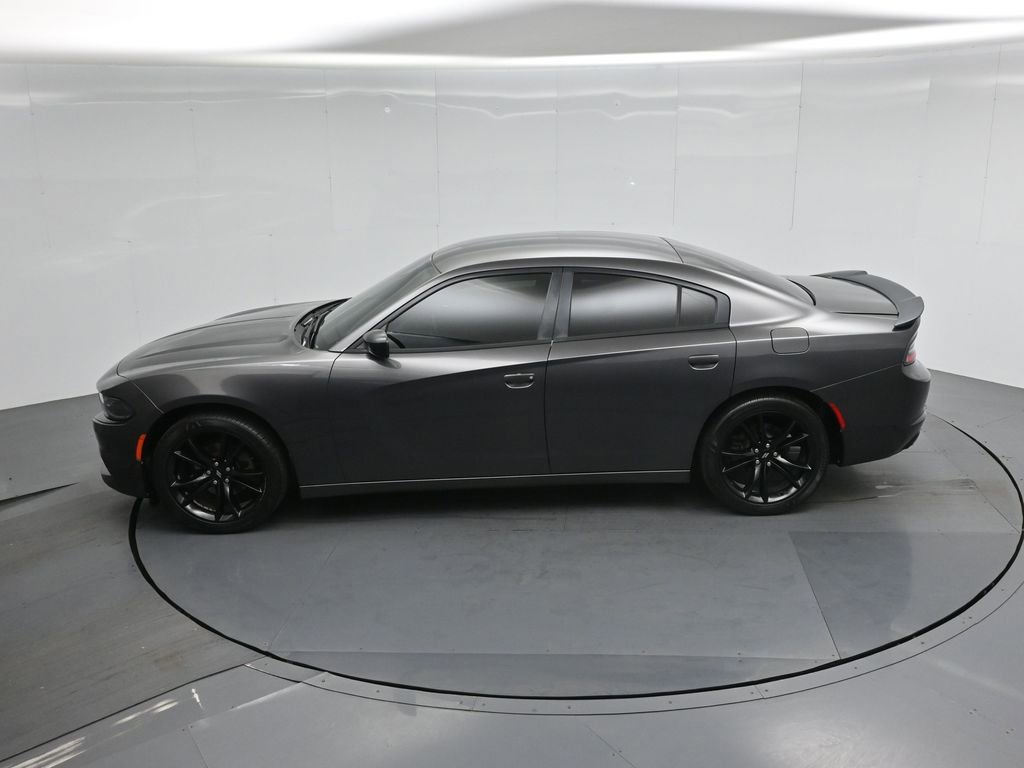 Used 2017 Dodge Charger SE w/ Blacktop Package RWD image 42