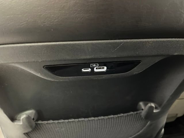 Used 2023 Chrysler Pacifica Touring-L FWD image 41