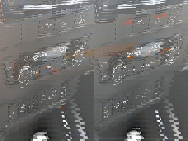 Used 2024 Nissan Frontier SV w/ SV Convenience Package image 18