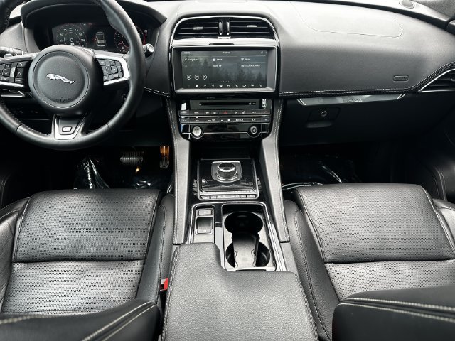 Used 2019 Jaguar F-PACE S AWD/4WD image 15